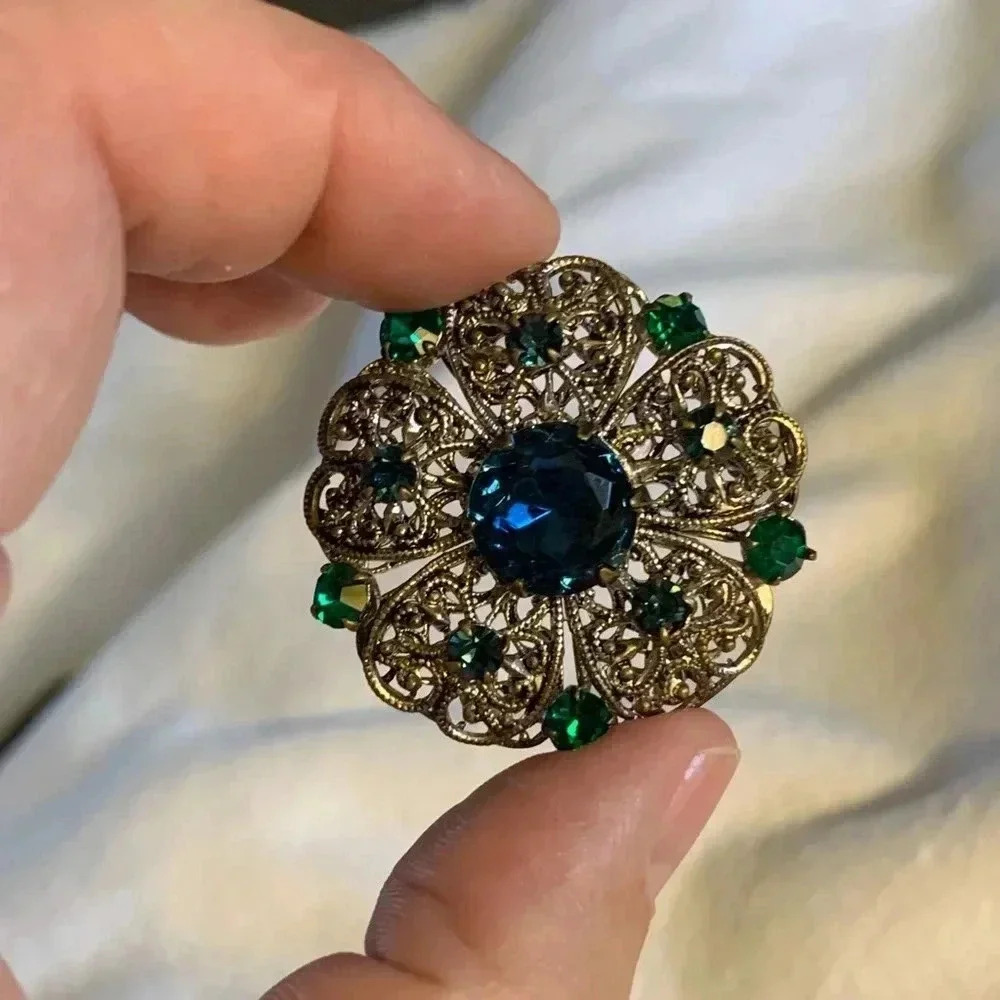 Vintage Czech glass brass filigree pin/ brooch w/ blue and green faceted stones - Picture 2 of 11